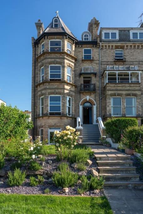 Stylish Beachfront Apartment, Sweeping Ocean Views And Luxury Touches Herne Bay Exterior photo