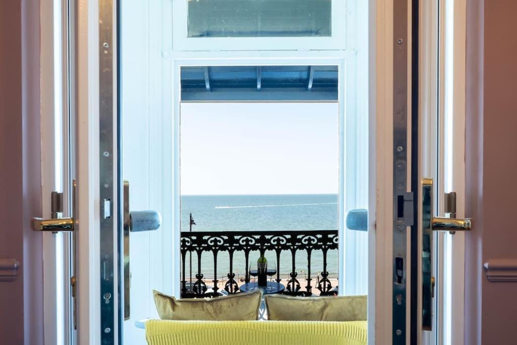 Stylish Beachfront Apartment, Sweeping Ocean Views And Luxury Touches Herne Bay Exterior photo