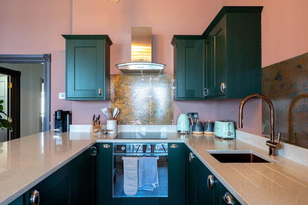 Stylish Beachfront Apartment, Sweeping Ocean Views And Luxury Touches Herne Bay Exterior photo